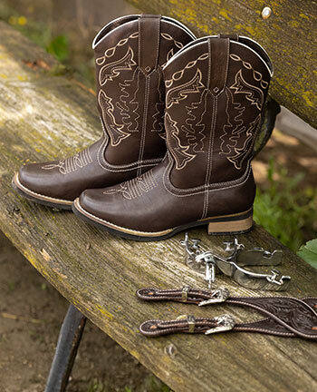 Bottes, chaps & �perons western