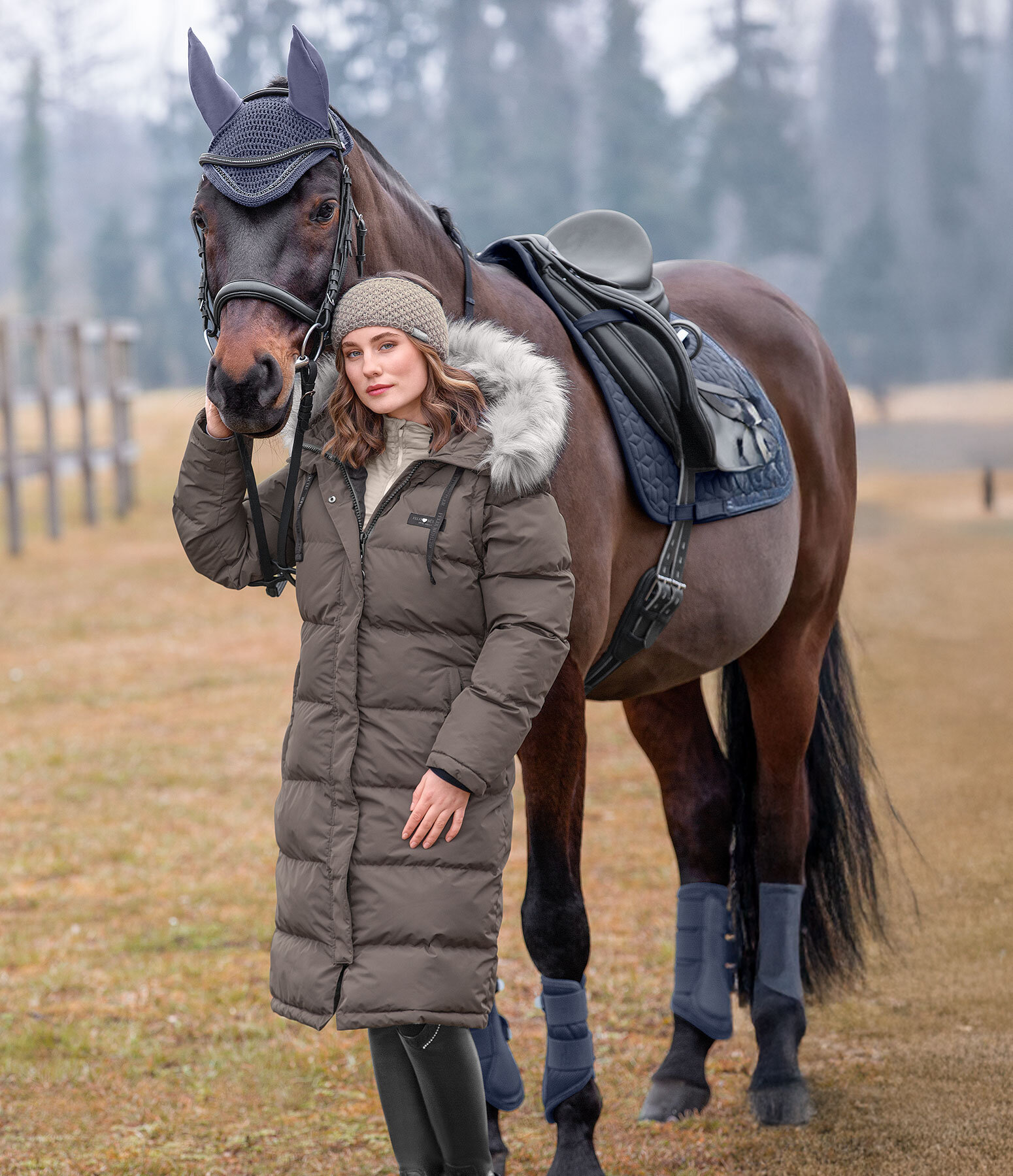 Tenue femme Elenor en taupe fonc�